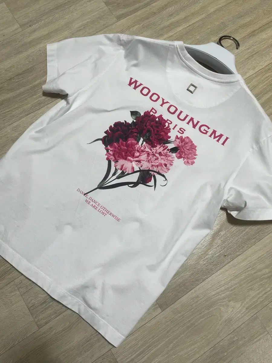 ☆韓国人気☆フェード フラワー Tシャツ/WOOYOUNGMI☆ Wooyoungmi Cotton Flower T-Shirt | Harrods US
