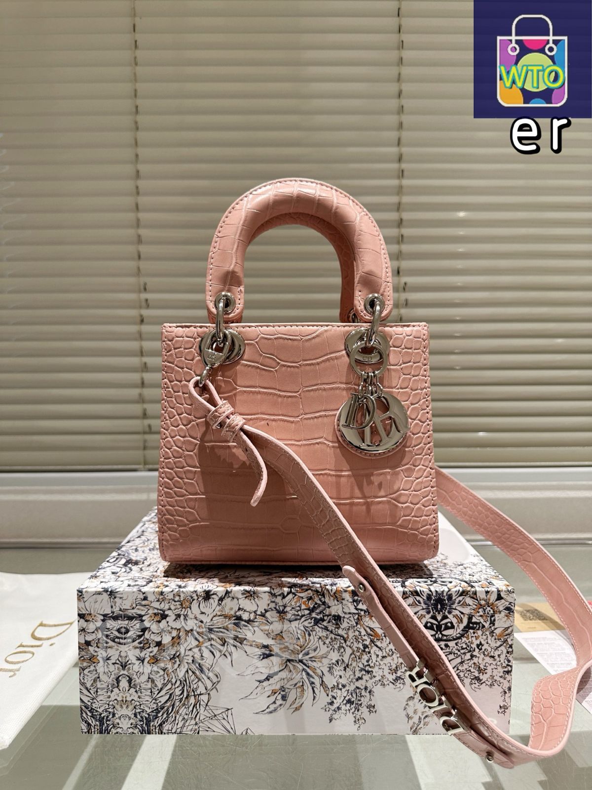 【エレガントで機能的】Dior ハンドバッグ DIOR | レディディオール |ウィメンズレザーグッツ｜ディオール