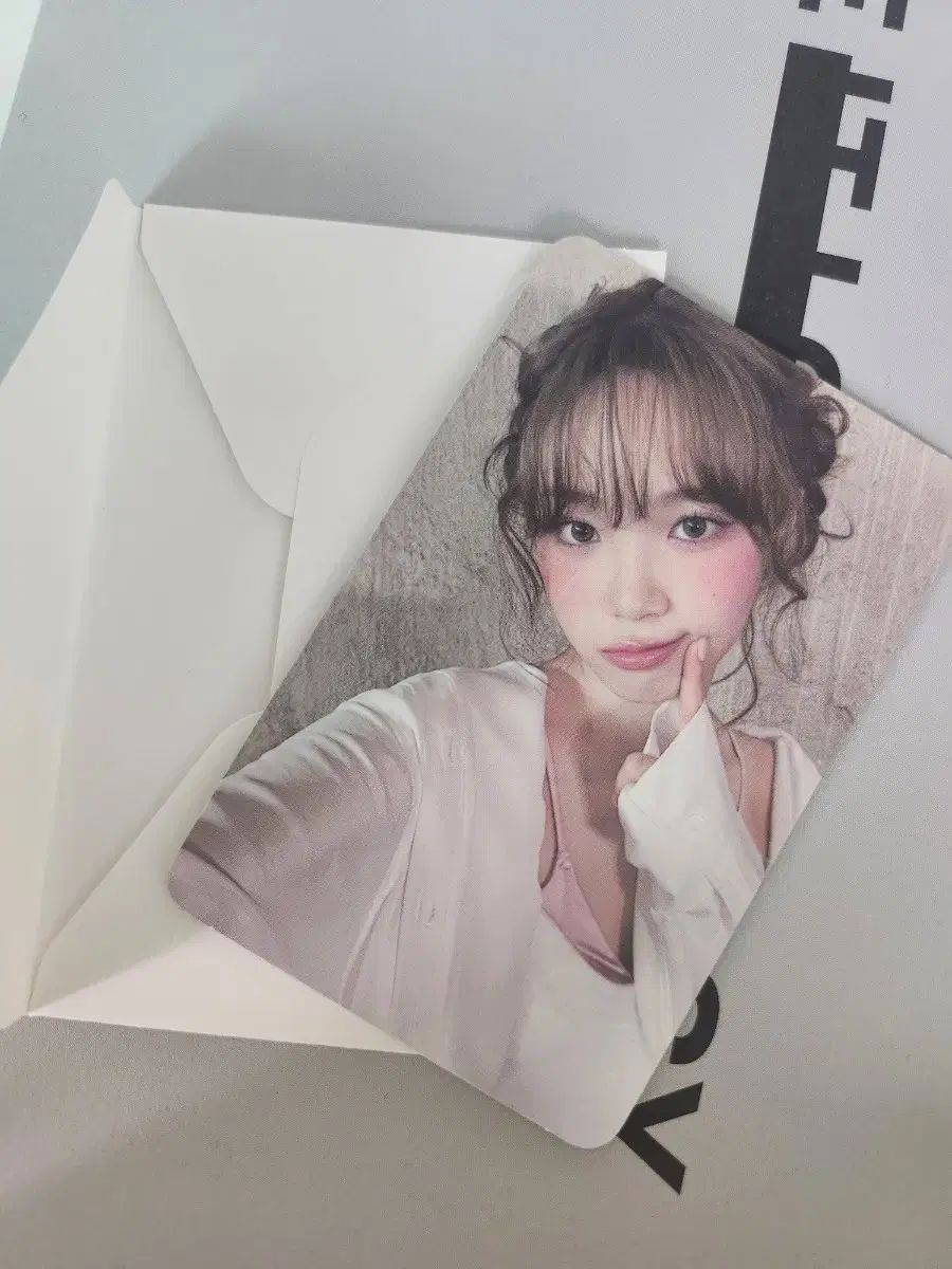 LE SSERAFIM(ルセラフィム・ルセラ) サインを売っています LE SSERAFIM