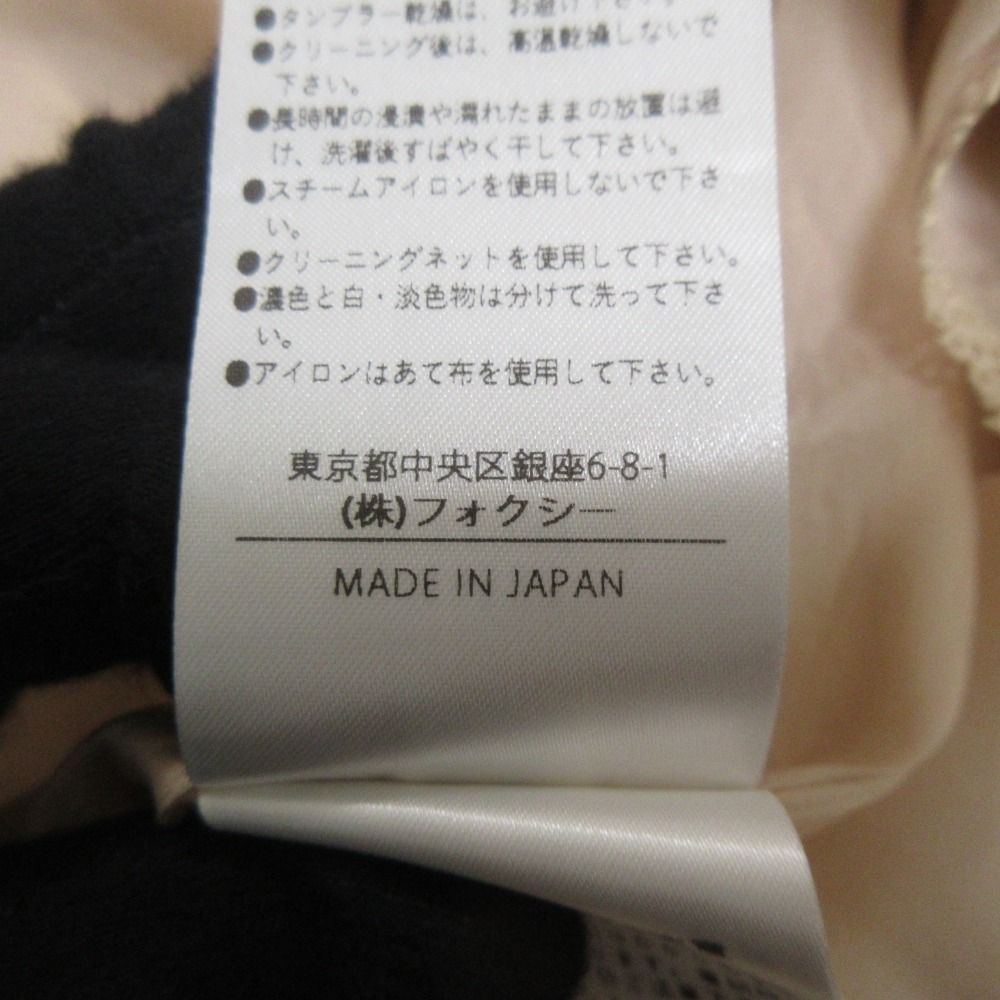 ピンクベージュ