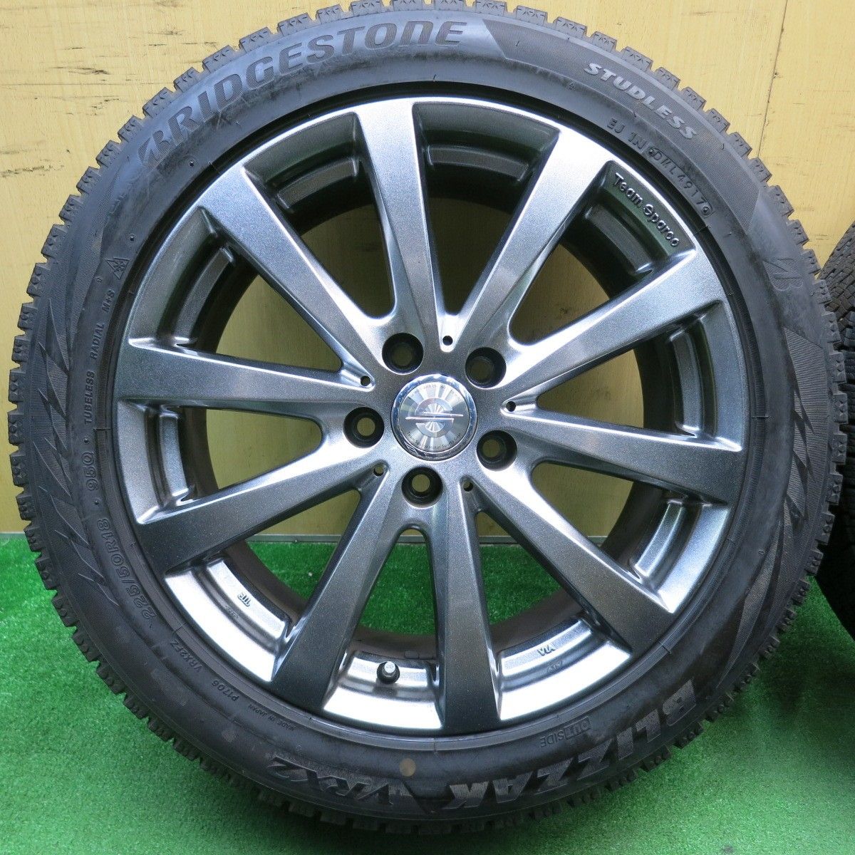 225|50R18 スタッドレス