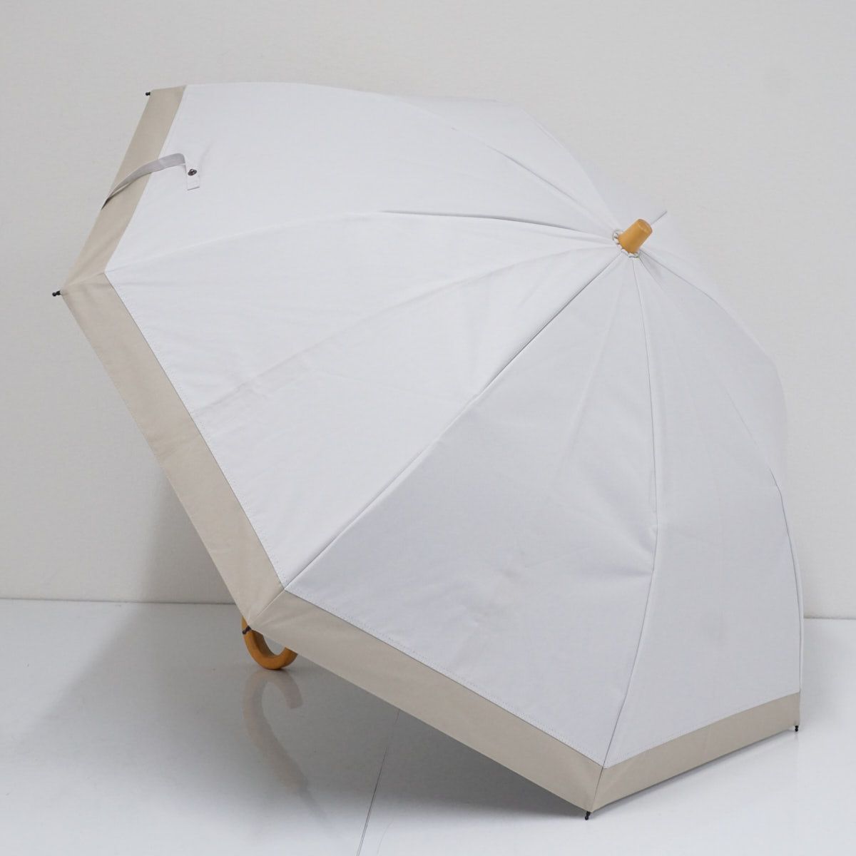 未使用品 サンバリア100 3段折 ベージュ×ホワイト 新品未使用】 サンバリア100 折りたたみ日傘 3段折 / 無地