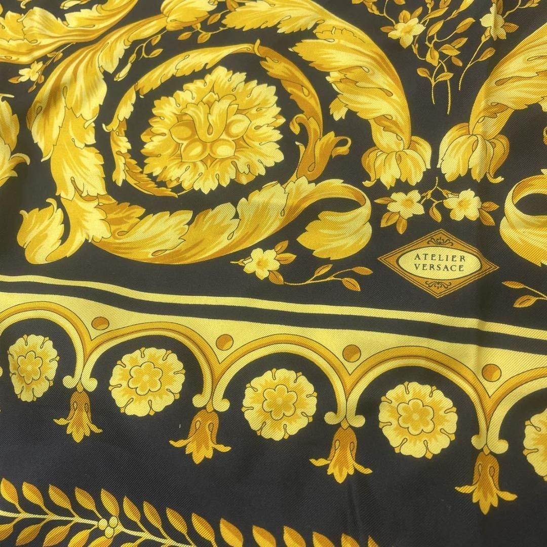 アトリエ ヴェルサーチ 花柄 ゴールドブラック シルク スカーフ 