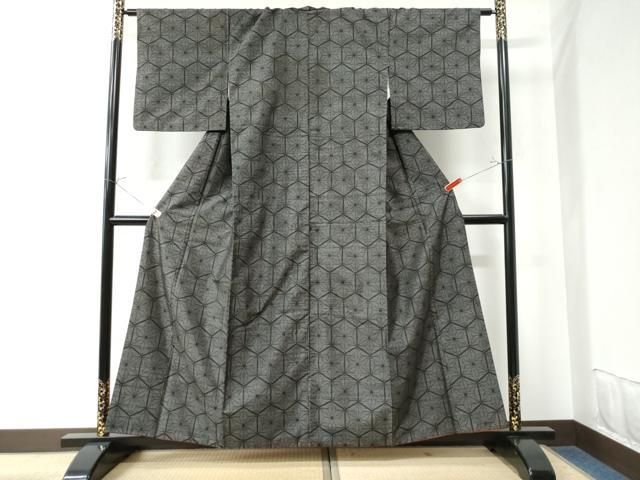 平和屋着物●本場大島紬　亀甲麻の葉文　正絹　逸品　CAAU3098yc 平和屋着物○本場大島紬 亀甲麻の葉文 正絹 逸品 CAAU3098yc - メルカリ