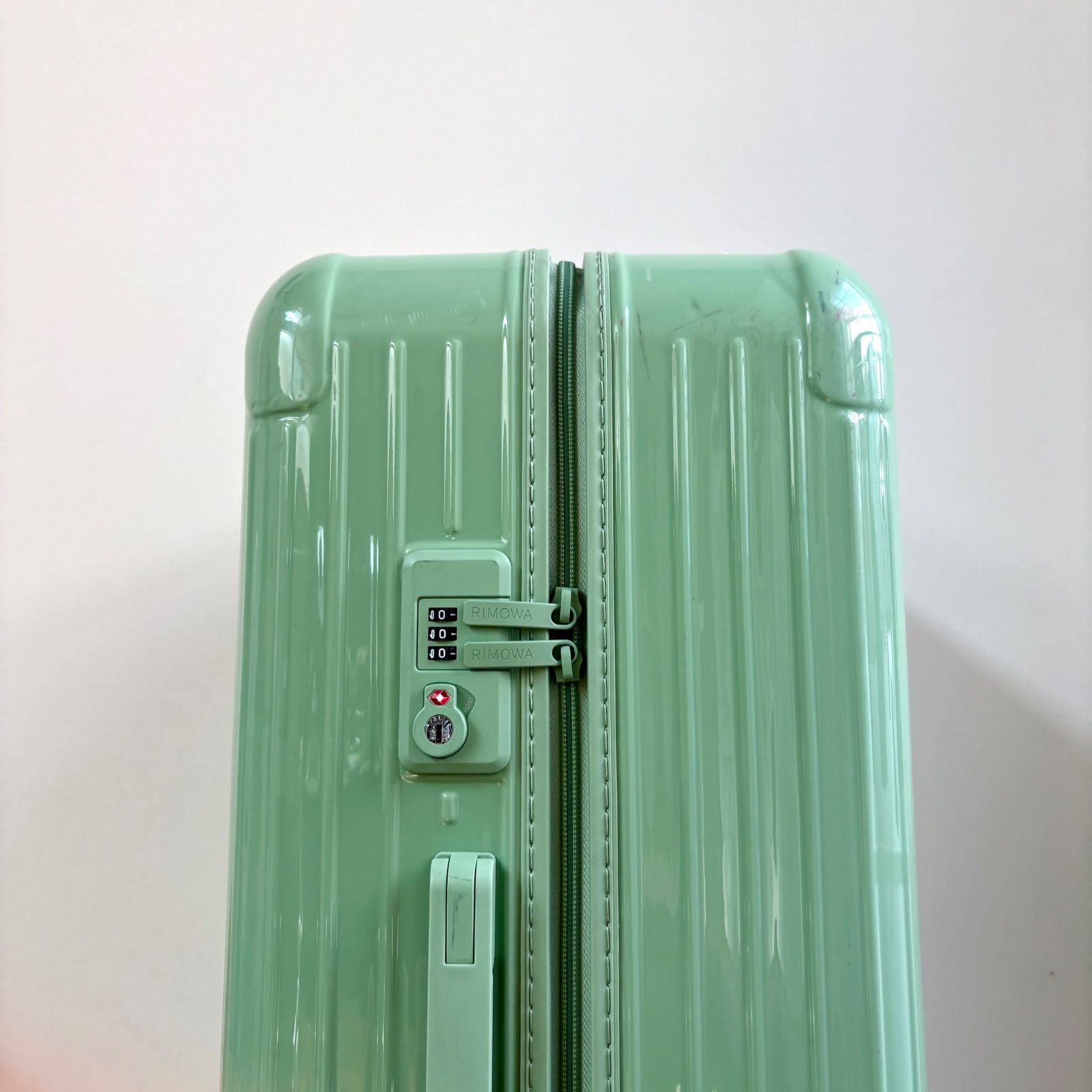 リモワ エッセンシャル