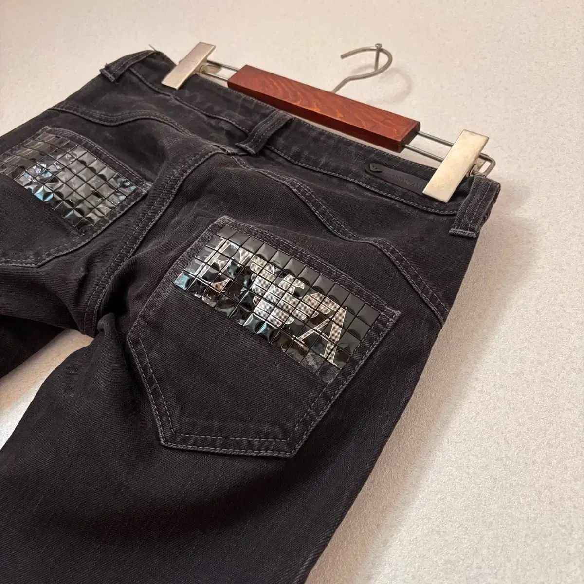 ◉未使用◉EMPOLIOARMANIエンポリオアルマーニW32デニムジーンズ EA エンポリオ ARMANI(アルマーニ) 26 ブラックジーンズ デニム