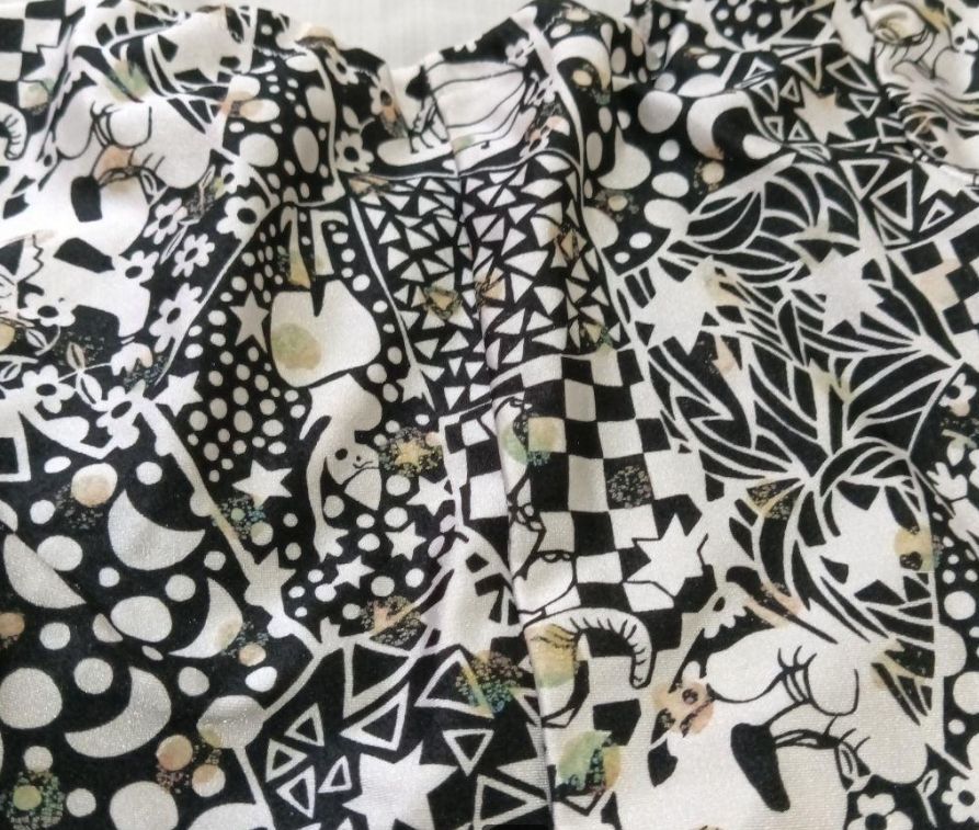 残1点 ハンドメイド商品 器械体操 体操用衣装 長袖フリル付き レオタード フィギュアスケート お洒落衣装 伸縮性あり