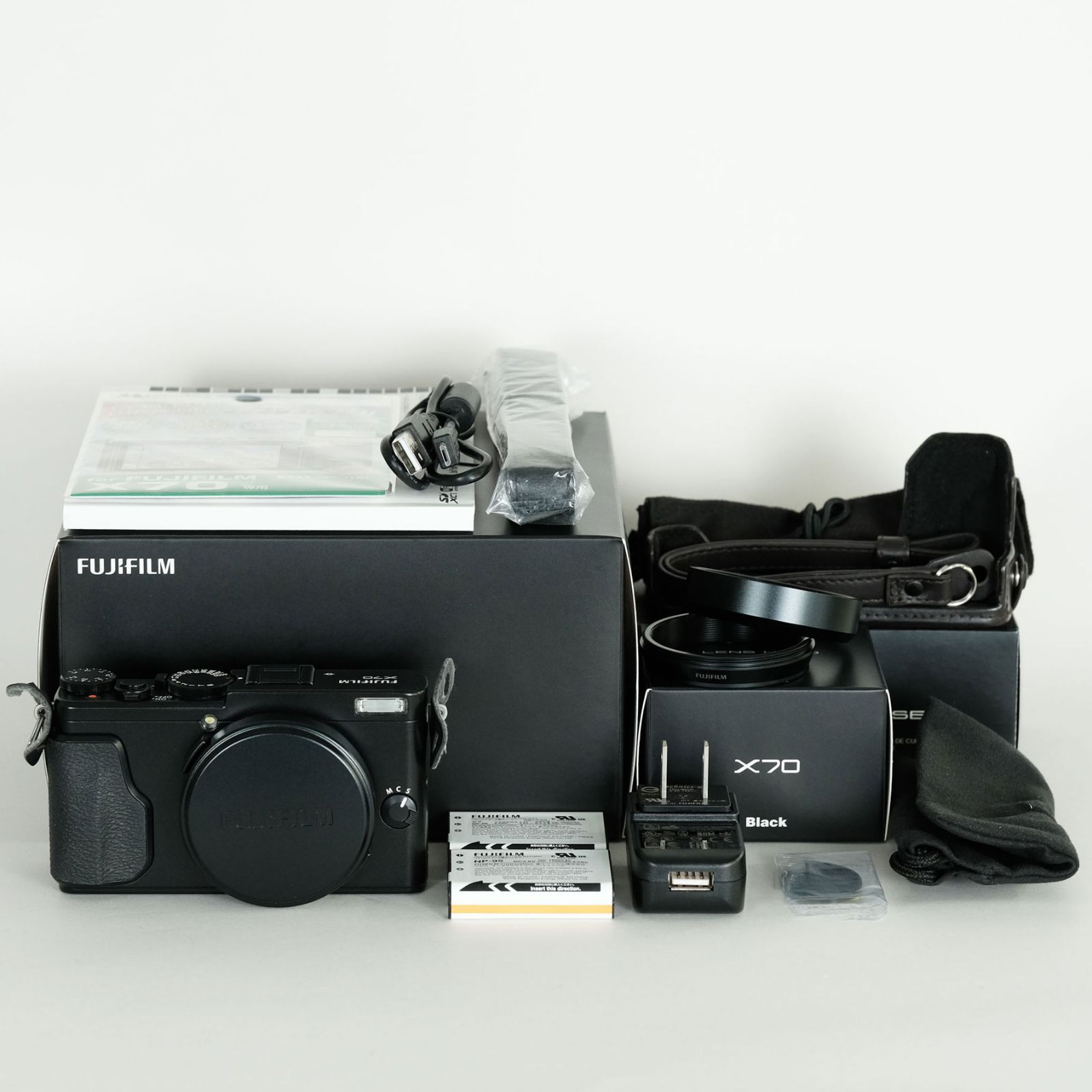 FUJIFILM XQ2 BLACK・箱・付属品・予備バッテリー2個付き美品 FUJIFILM XQ2 BLACK・箱・付属品・予備バッテリー2個付き美品