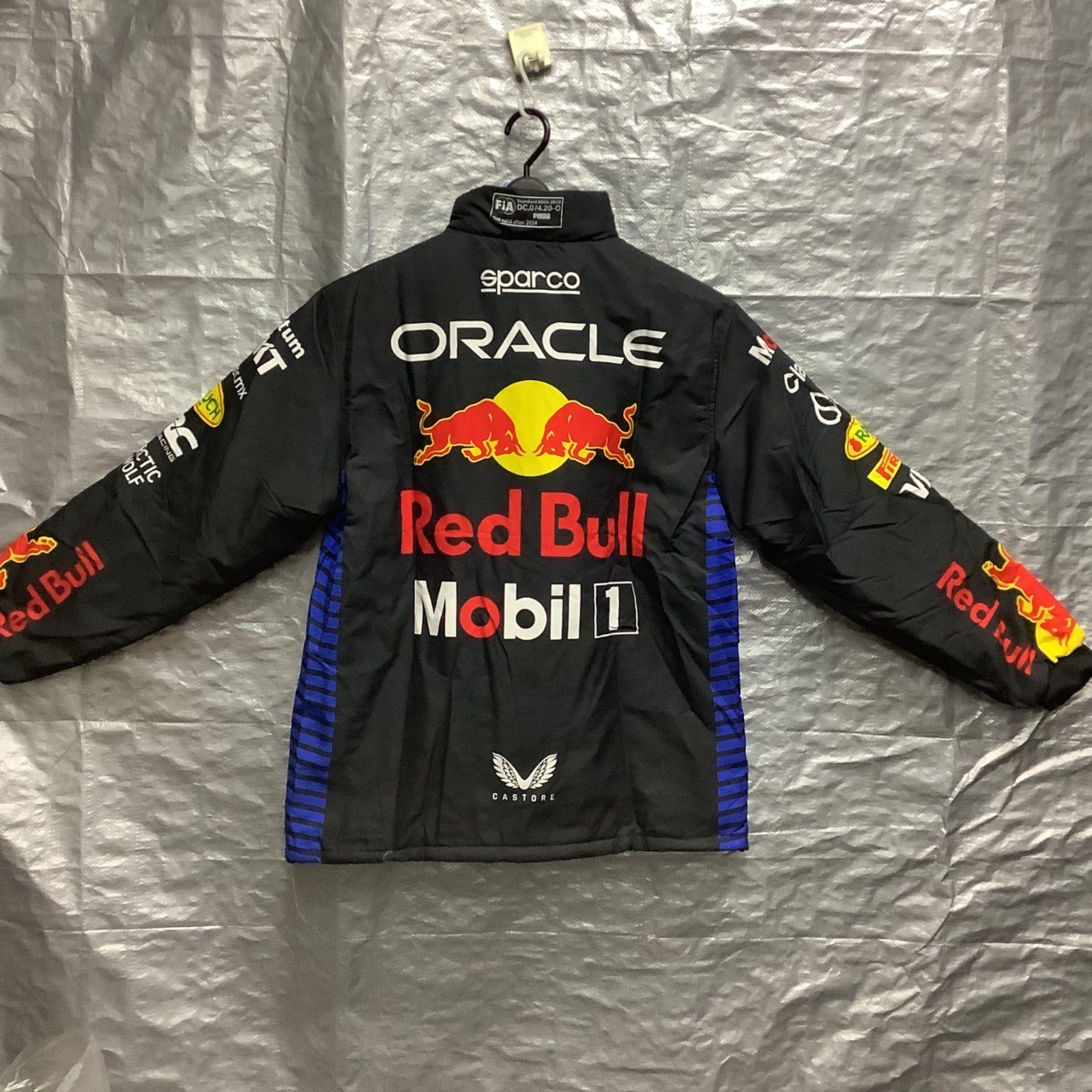REDBULL 刺繍ロゴ入りジャンパー　　　　　　　新品未使用品　XLサイズ 希少 サイズL☆RED BULL レッドブル ロゴ刺繍 レーシング
