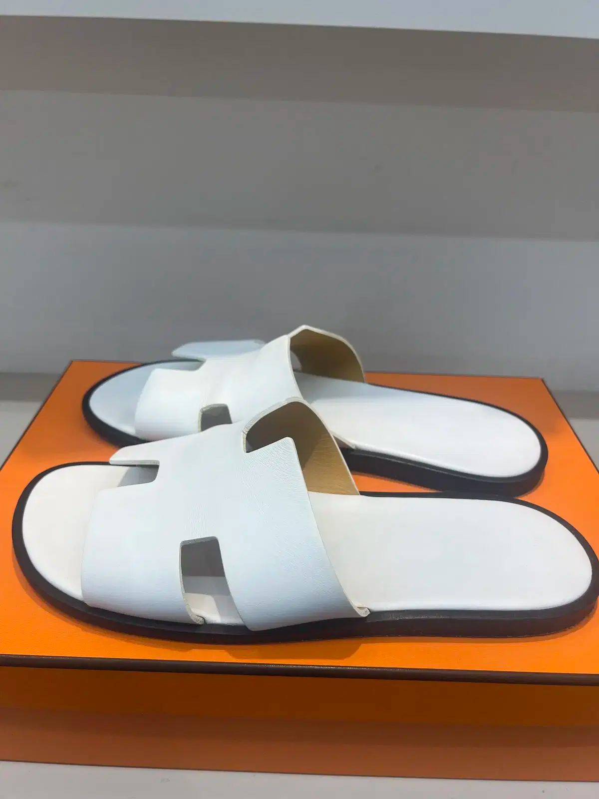 【限定品】 正規品 HERMES(エルメス) イズミール 41 5 白 - メルカリ 靴