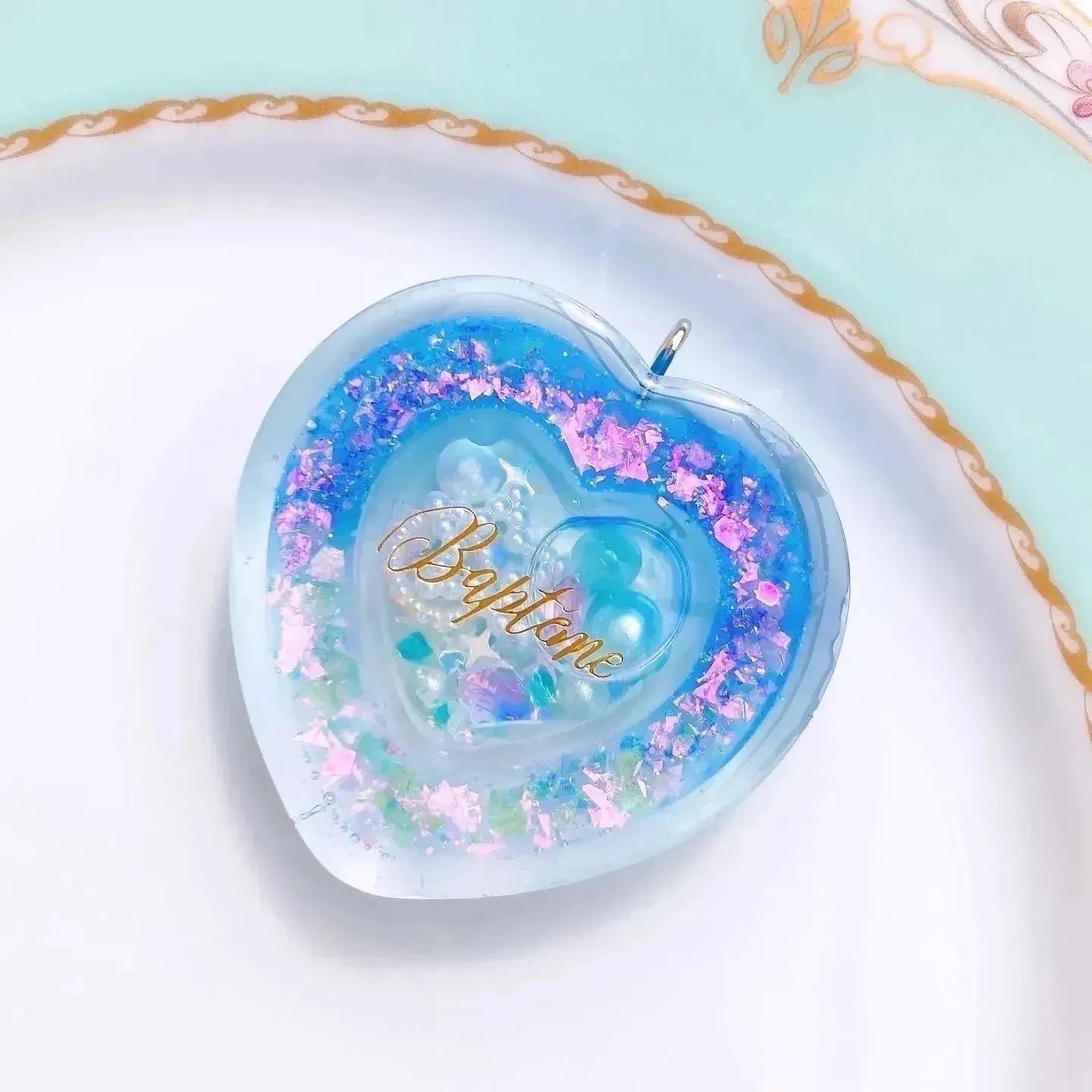 光る》ダブルハートシェイカー ブルー レジン キーホルダー - メルカリ