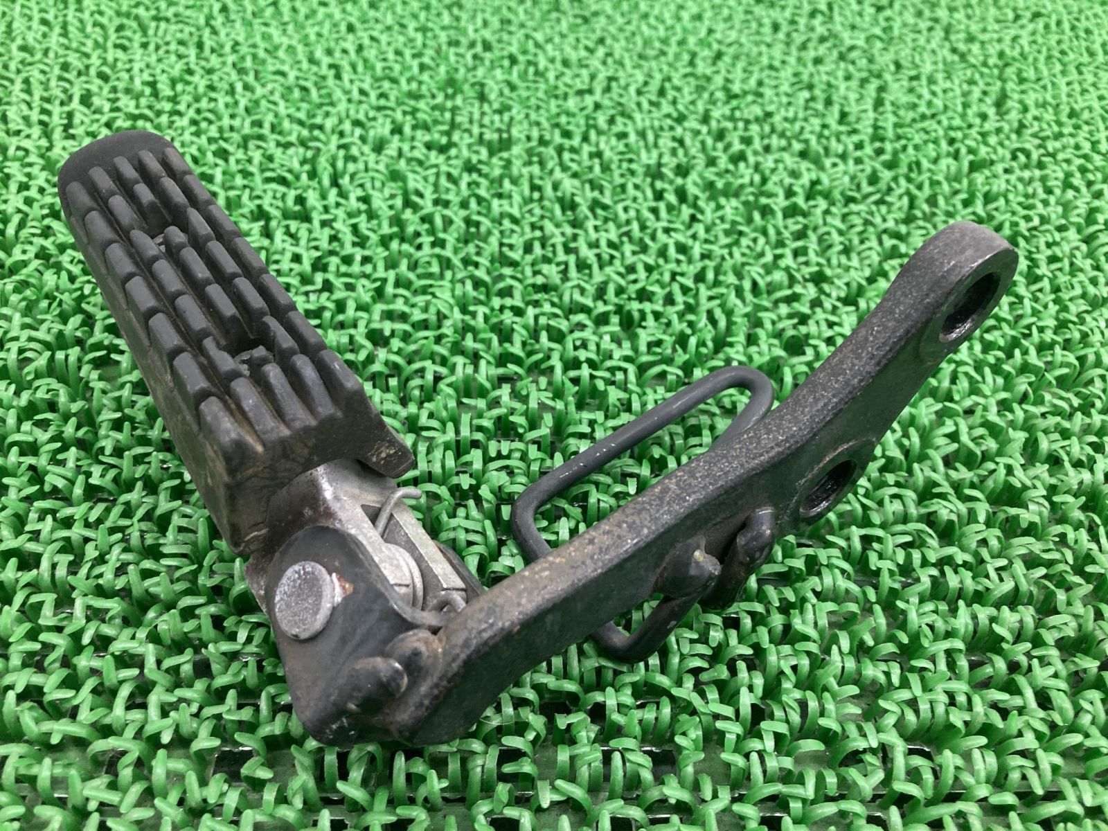 ヤマハ SR400 純正 右 RH03J 中古 ステップ バイク 部品 FI メイン