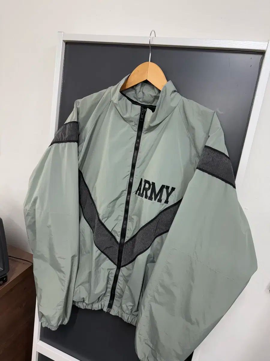 ウインドブレーカー ジャケット