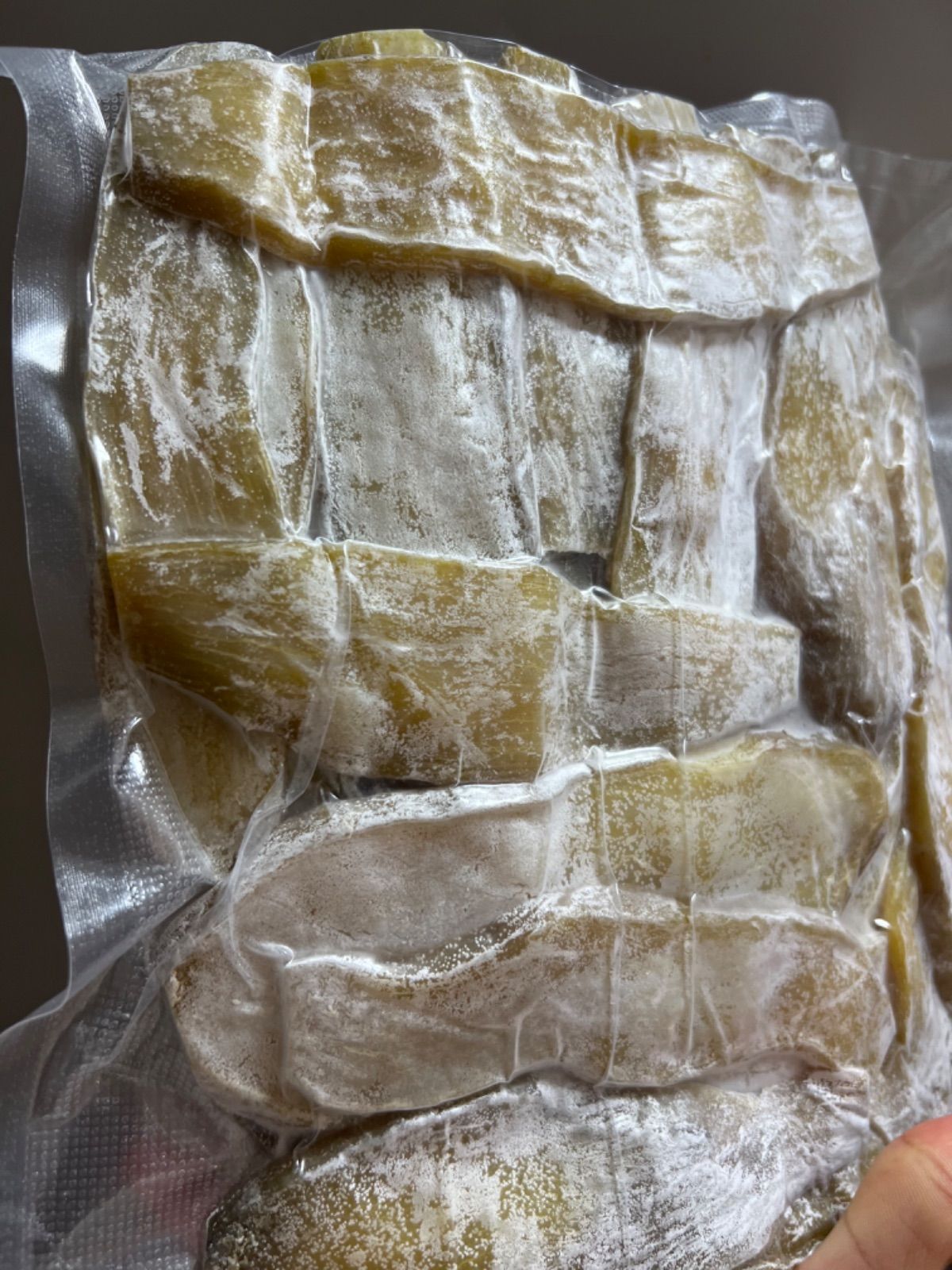 安心安全真空パック【100円引きクーポン配布中】冷凍でも美味しい！朝食にもおやつにも最高　　便秘の改善に役立つ　　柔らかくて甘い　無添加　高評価　昔ながらの平切り干し芋2kg「全国一律送料無料」