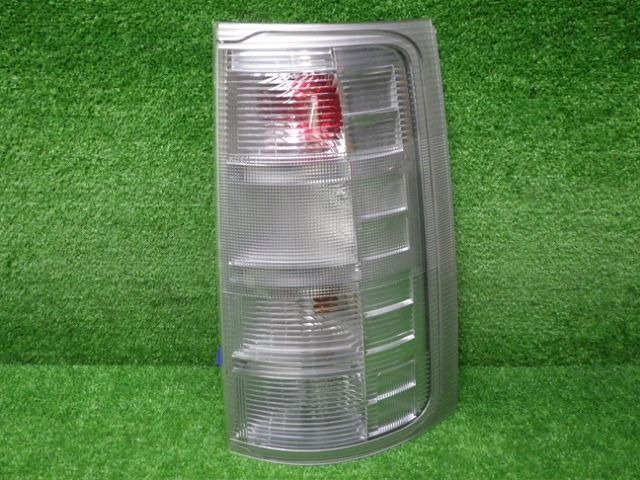 トヨタ　NCP81/85　シエンタ　前期　純正OP　右テールレンズ　220-78177　LED確認済み　240106019