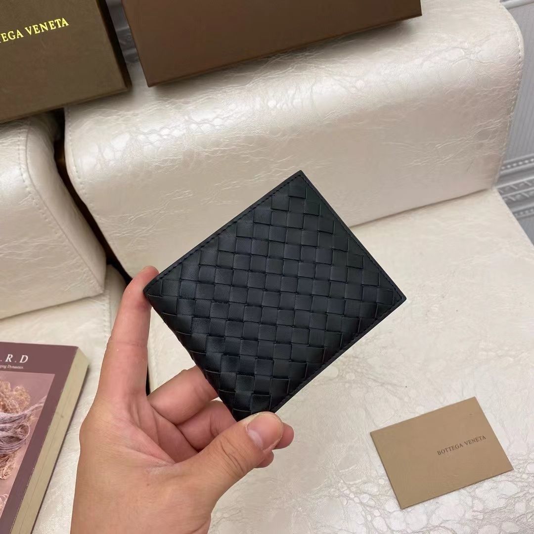 新品未使用】BOTTEGA VENETA 二つ折り財布 美品 並行輸入品 - メルカリ