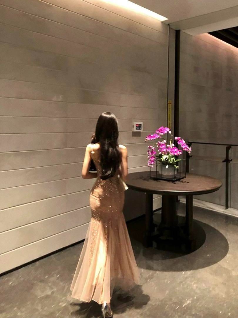 スパンコール煌めくロングドレス　パーティーで映えるマーメイドスタイル ドレス スパンコール 煌めき セクシー 透け感 マーメイド ロング