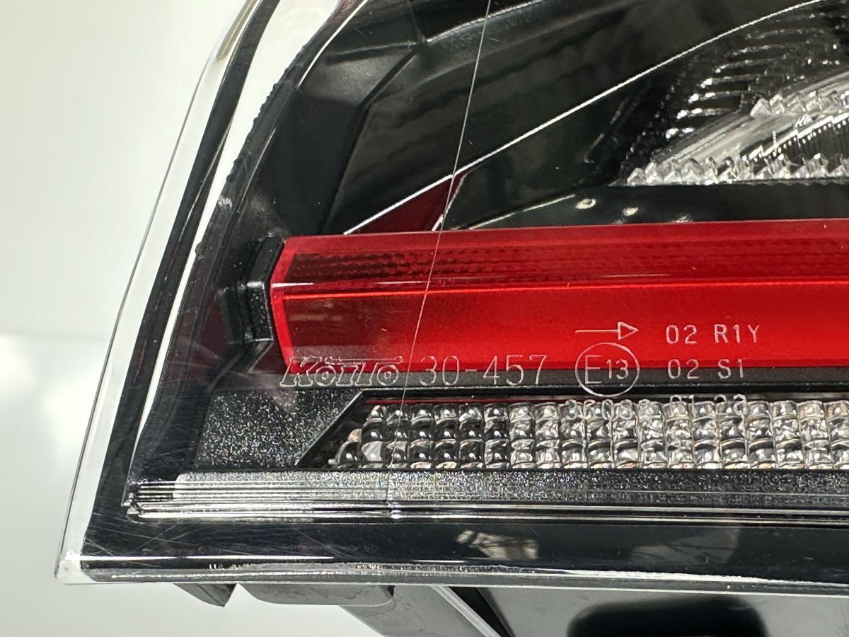 トヨタ クラウンAZSH20 左テールランプ 匿名配送 新品未使用 クラウン