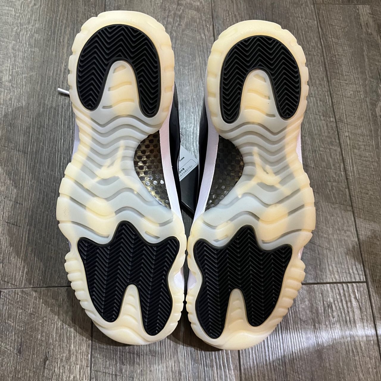 未使用品 Nike Air Jordan 11 Retro 