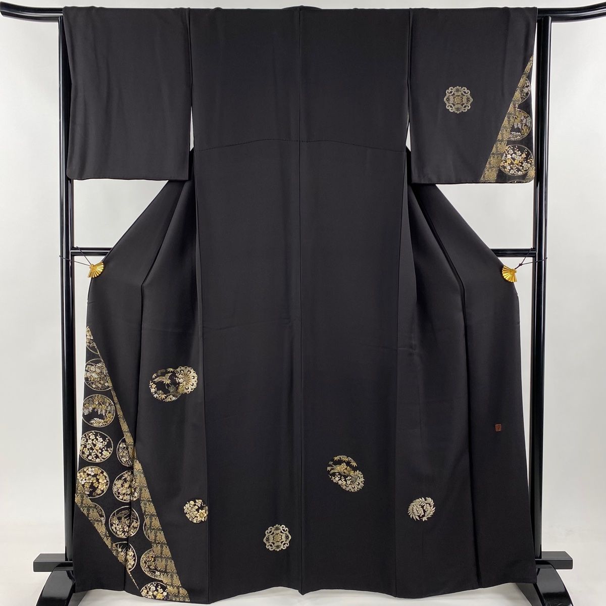 付下げ 身丈164cm 裄丈64cm M 袷 山口美術織物 落款 丸文 草花 金糸 刺繍 墨色 正絹