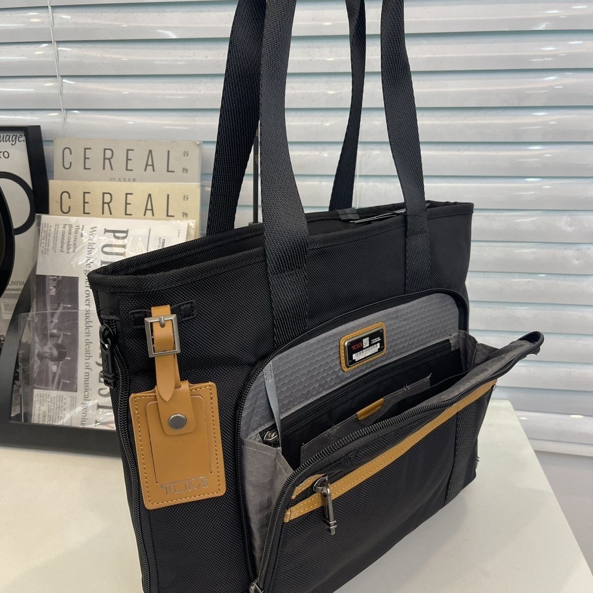 新品未使用 TUMI 2223309 スリムトートバッグ - メルカリ