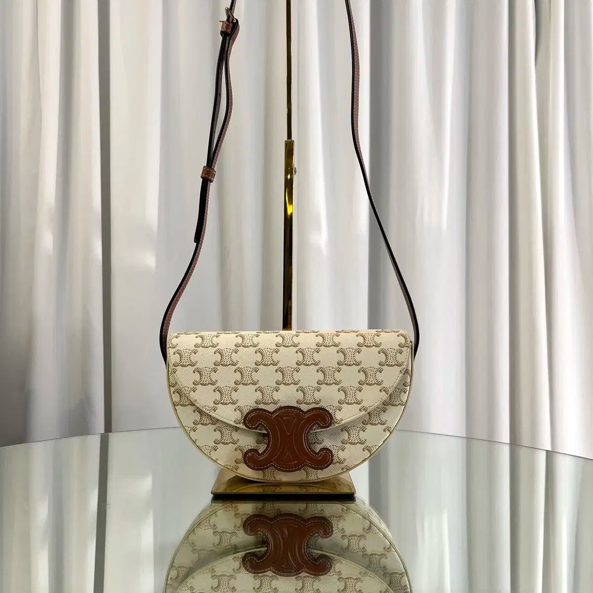 級 セリーヌ トリオンフ キュイール ヴェサチェ