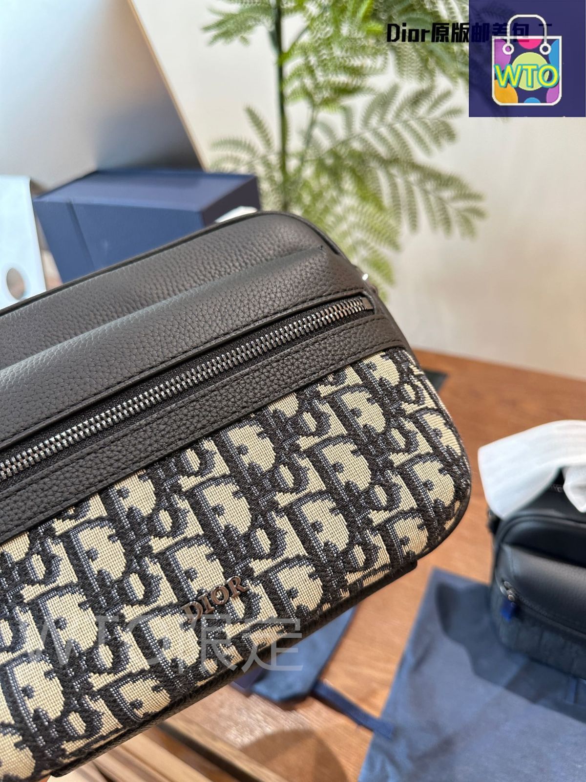 今日特価】DIOR Men's Messenger Bag - ディオール メンズ