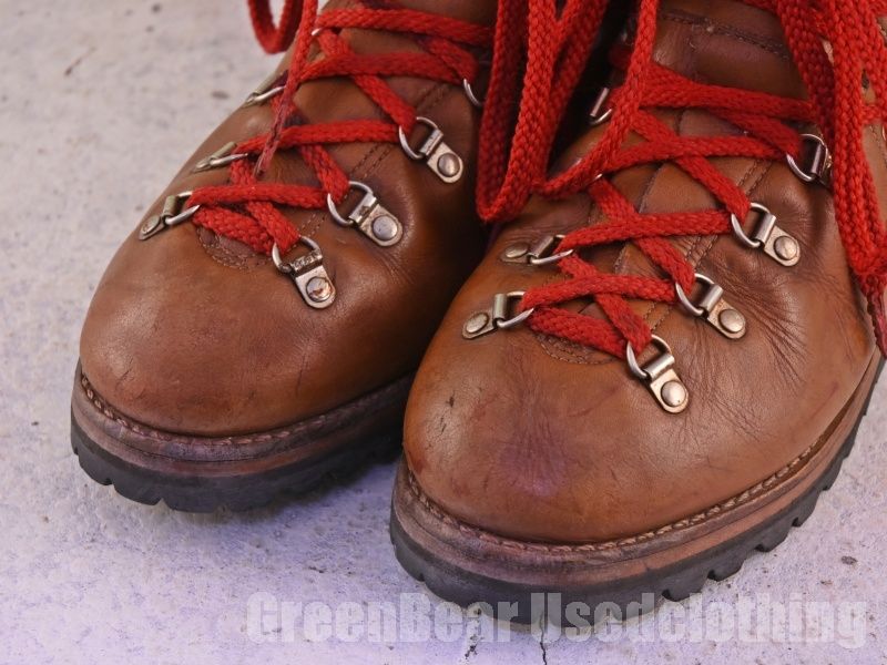 トレッキングブーツ