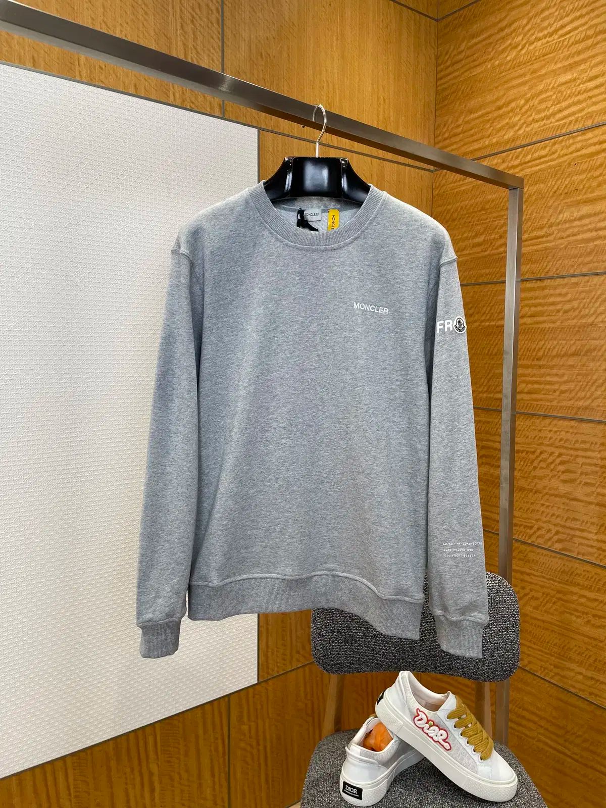 未使用✨モンクレール ロゴスウェット 22年モデル ユニセックス MONCLER(モンクレール) ユニセックス カジュアル ロゴ セーター