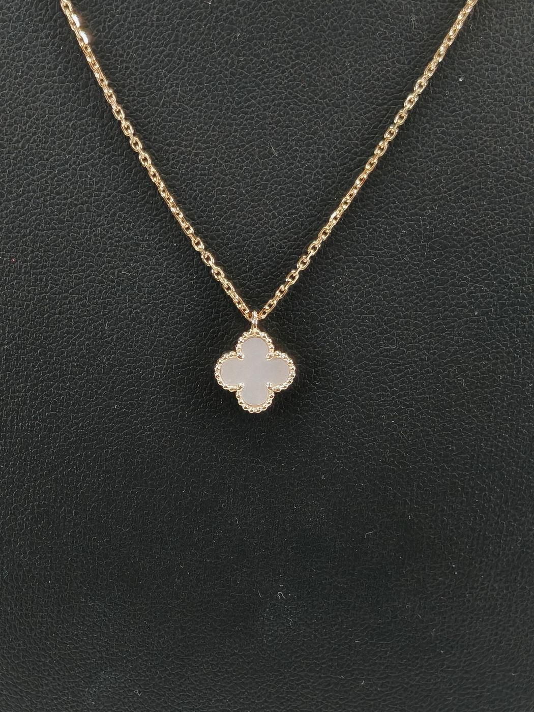 送料込【Van Cleef & Arpels】スウィートアルハンブラペンダント すぐ届く！スウィート アルハンブラ ペンダント 18K 四葉 (Van
