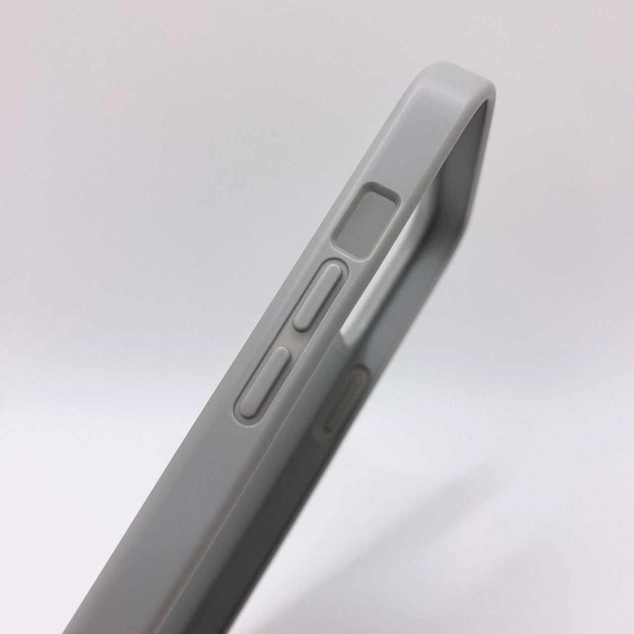 RIMOWA iPhone13ケース シルバー・グレー新品//未使用 RIMOWA リモワ iPhoneケース iPhone13 Pro シルバー グレー