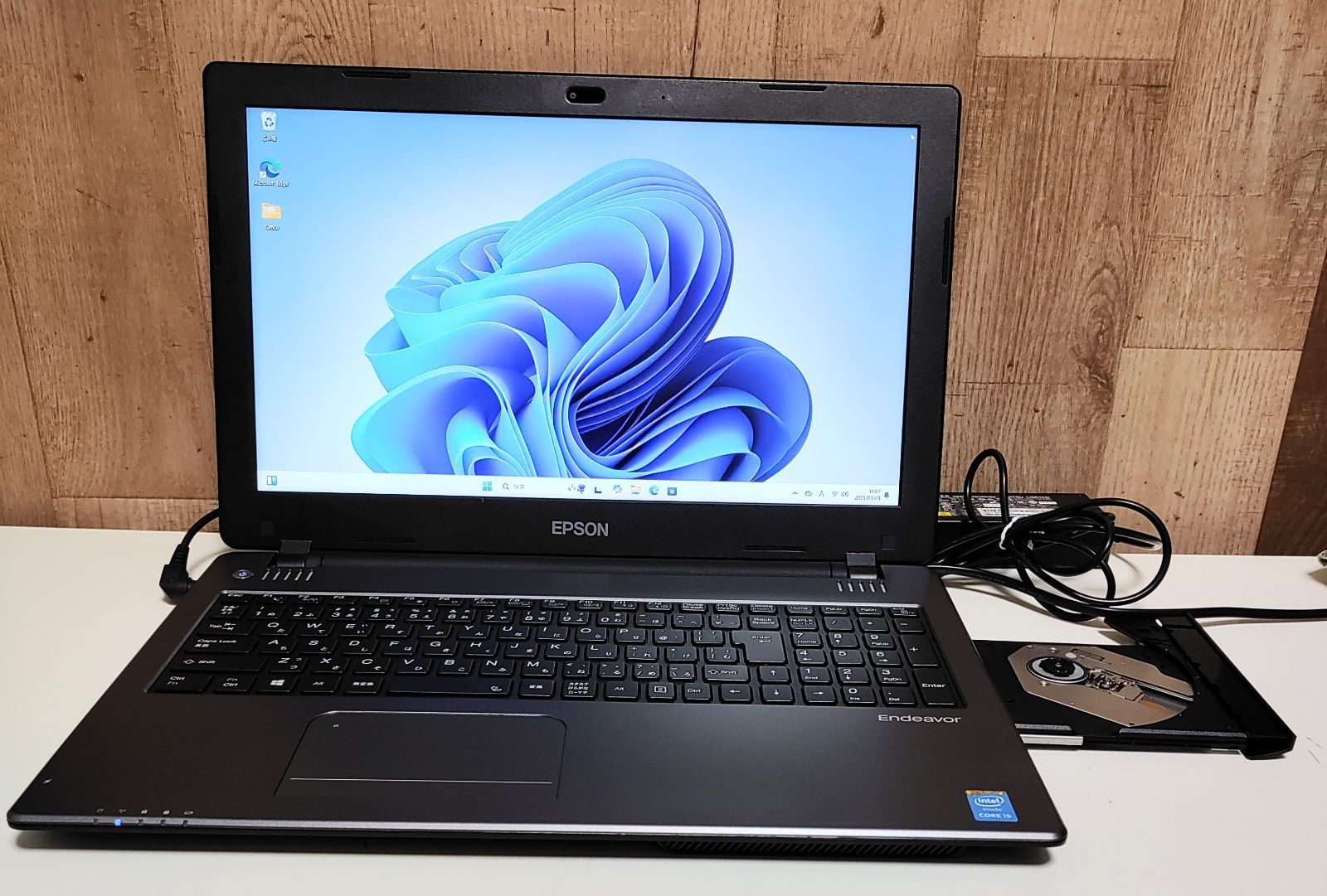 EPSON Endeavor Corei5 メモリ8GB SSD256GB ブルーレイ対応 フルHD
