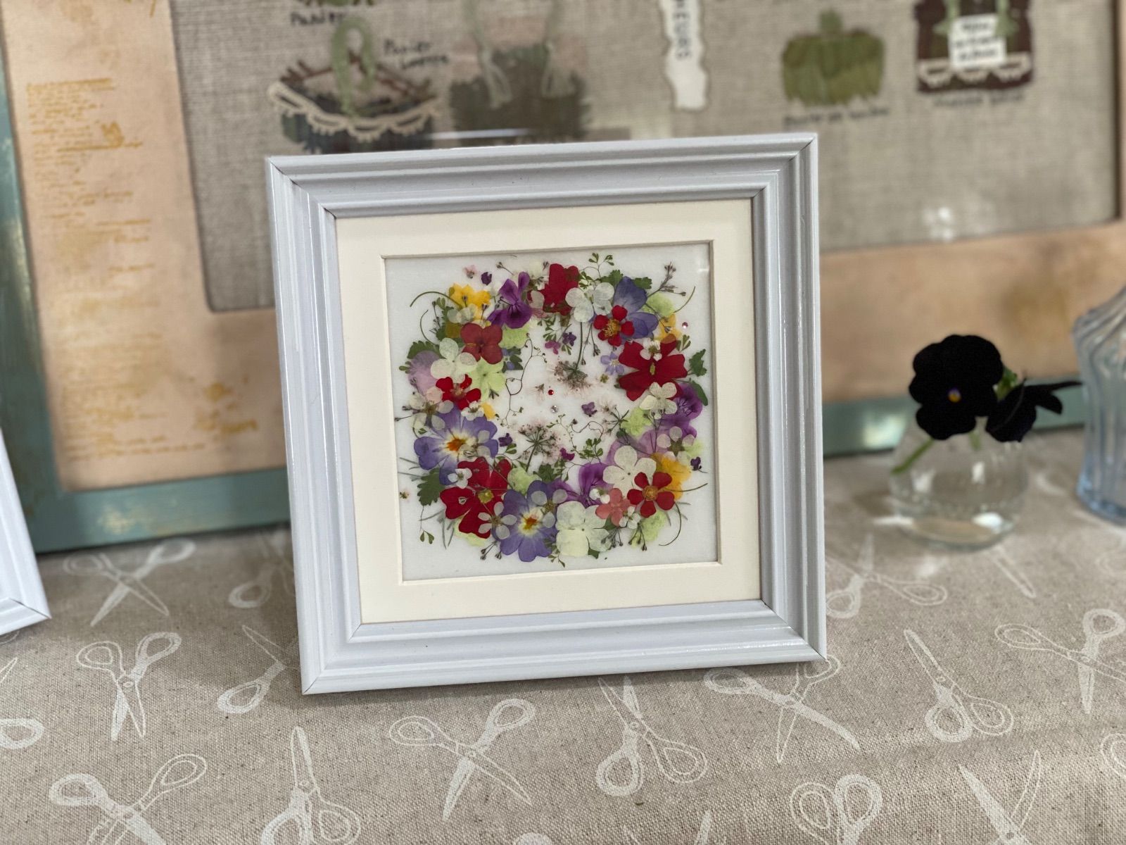 押し花アート　フラワーアート　インテリア アトリエ•アキ 小さな押し花作品(デザイン面8cm×8cm) お庭で咲い