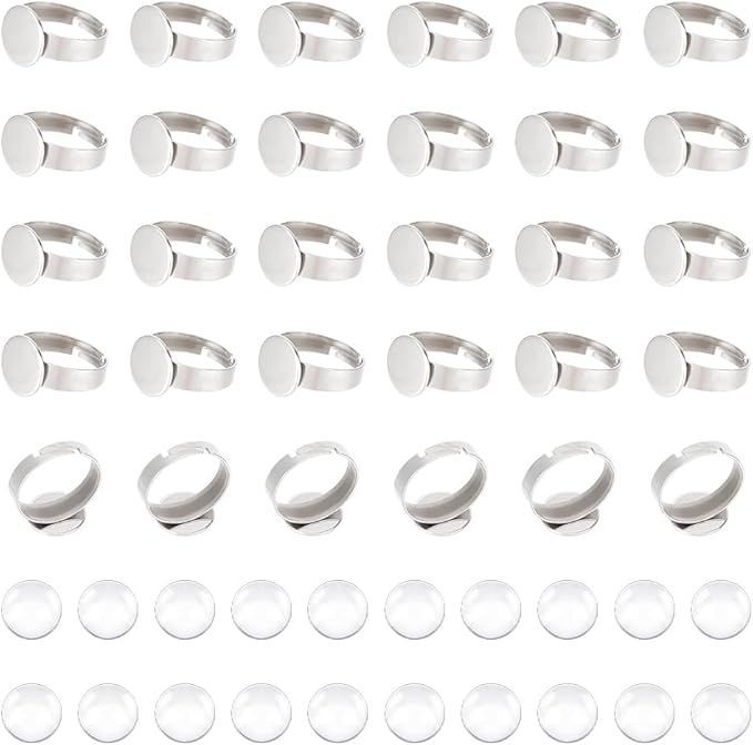  【在庫処分】UNICRAFTALE 50組 指輪ベゼル ミール皿 トレイ12mm リング 台座 パーツ 50個ガラスカボション付き 指輪作り 304ステンレス製 ラウンド 調節可能 丸皿ベース リングセッティング台 パッ 応募券