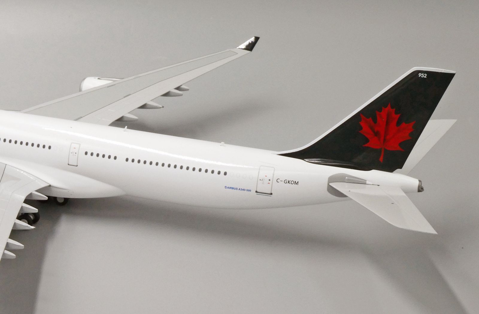 Jcwings エアカナダ A340-500 C-GKOM 1/200 LH2177 - メルカリ
