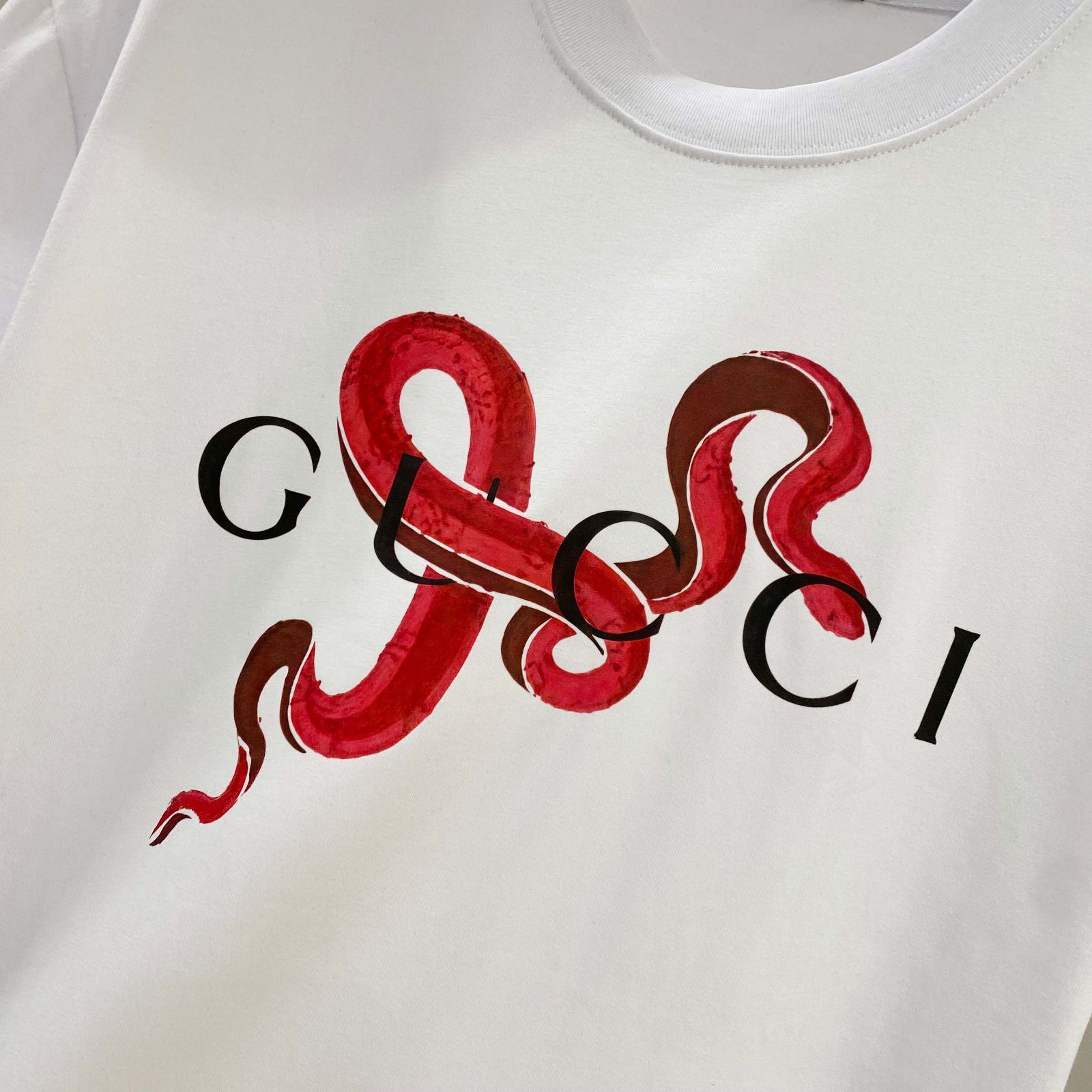 GUCCI - ルミ♡GUCCI 正規店購入  定番ロゴT   White 784361_XJGKB_9074_001_100_0000