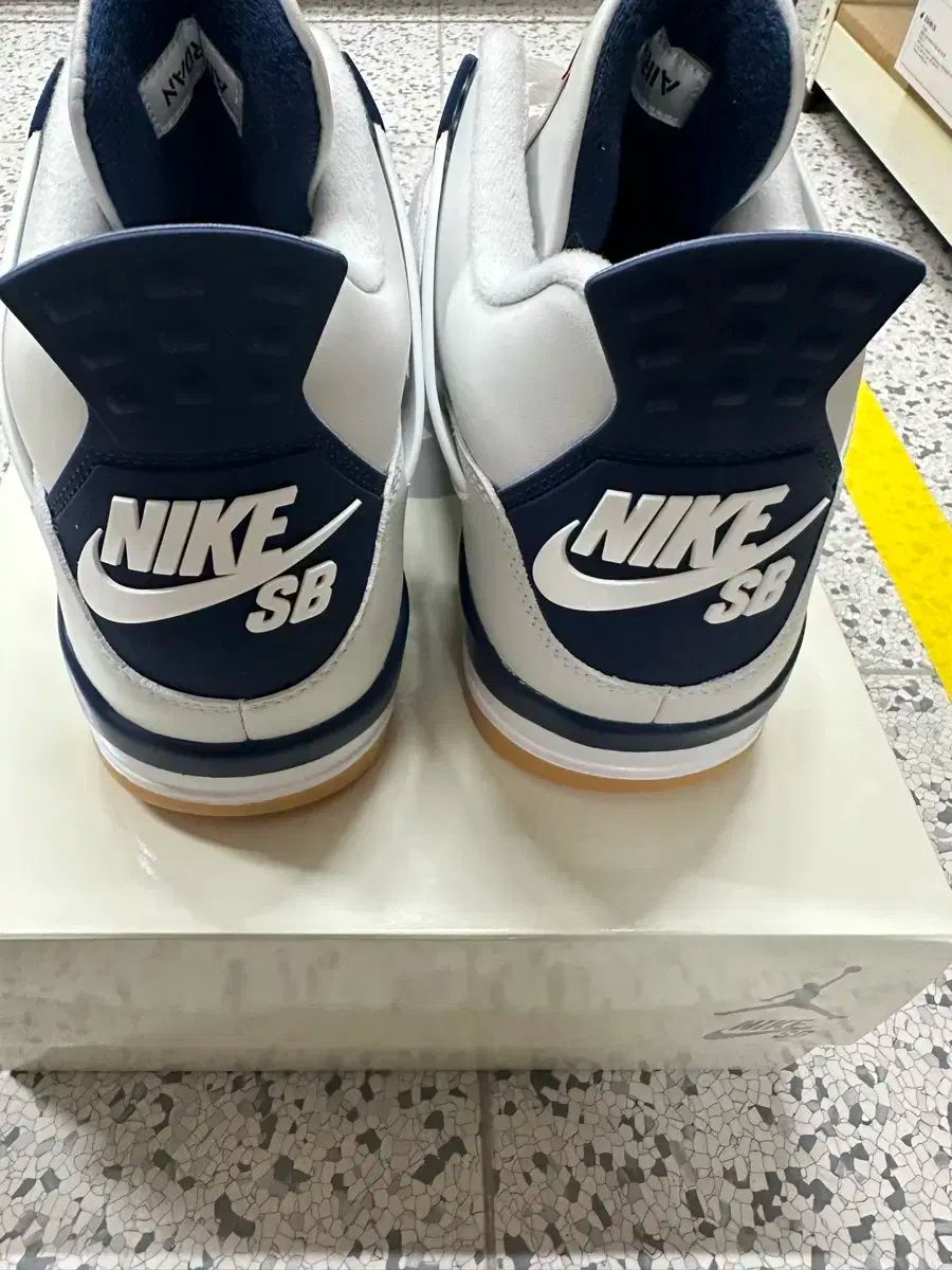 Nike Air Jordan 4 ホワイト/ネイビー 楽天市場】お得な割引クーポン発行中!!【送料無料 ナイキ エア