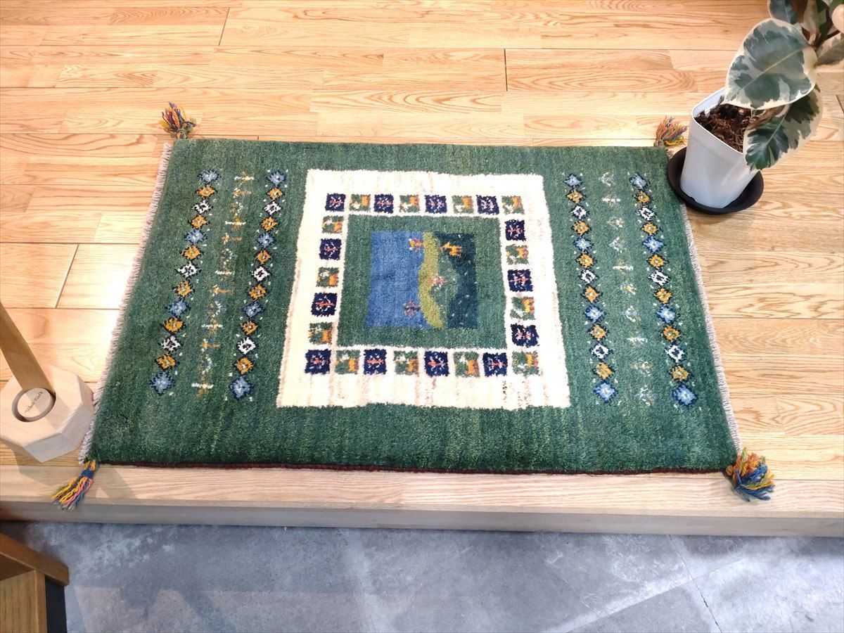 冬の大感謝セール】ペルシャ　ギャッベ 玄関マット　90x64cm 　青緑色　ランドスケープ　菱形　パネル