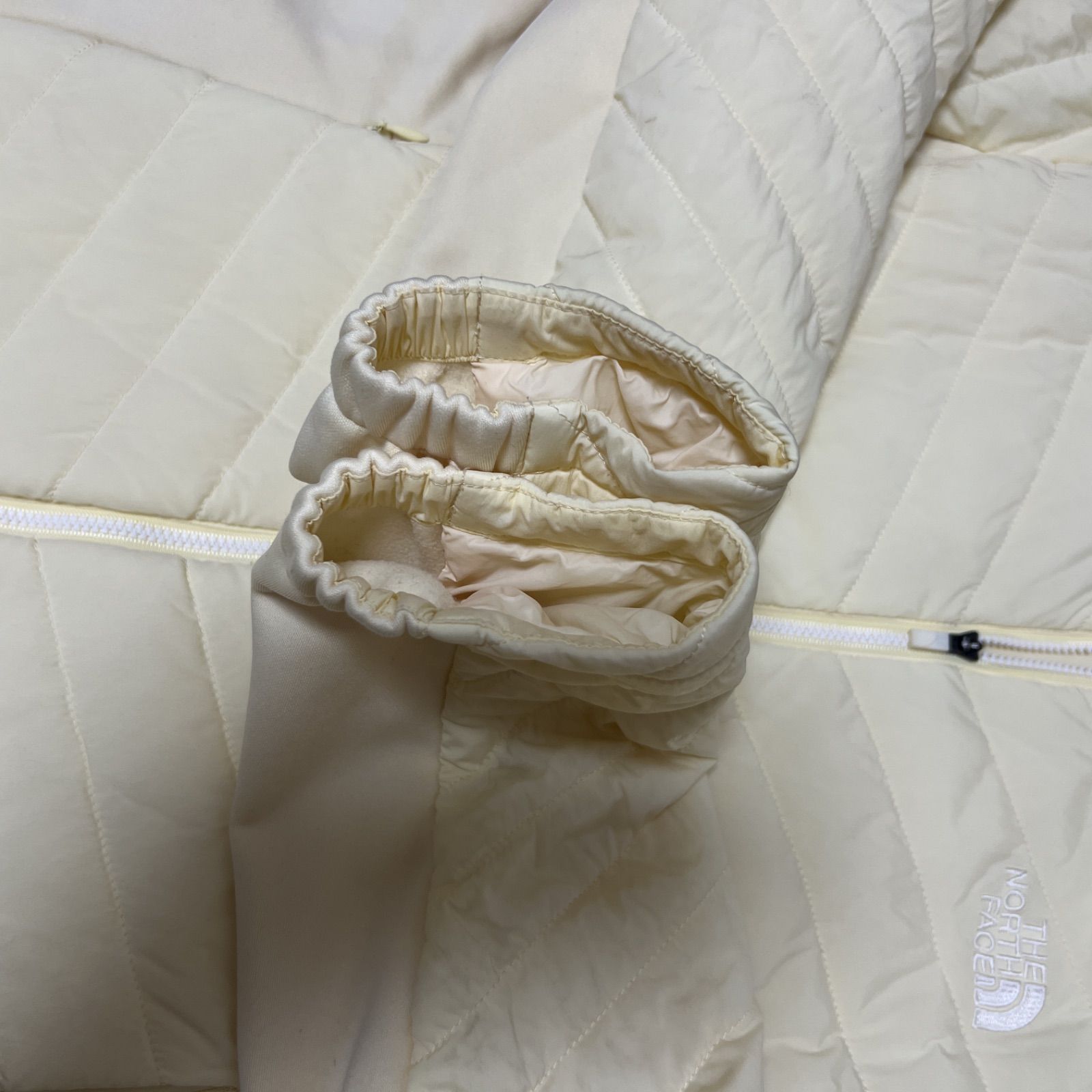 ライトイエロー