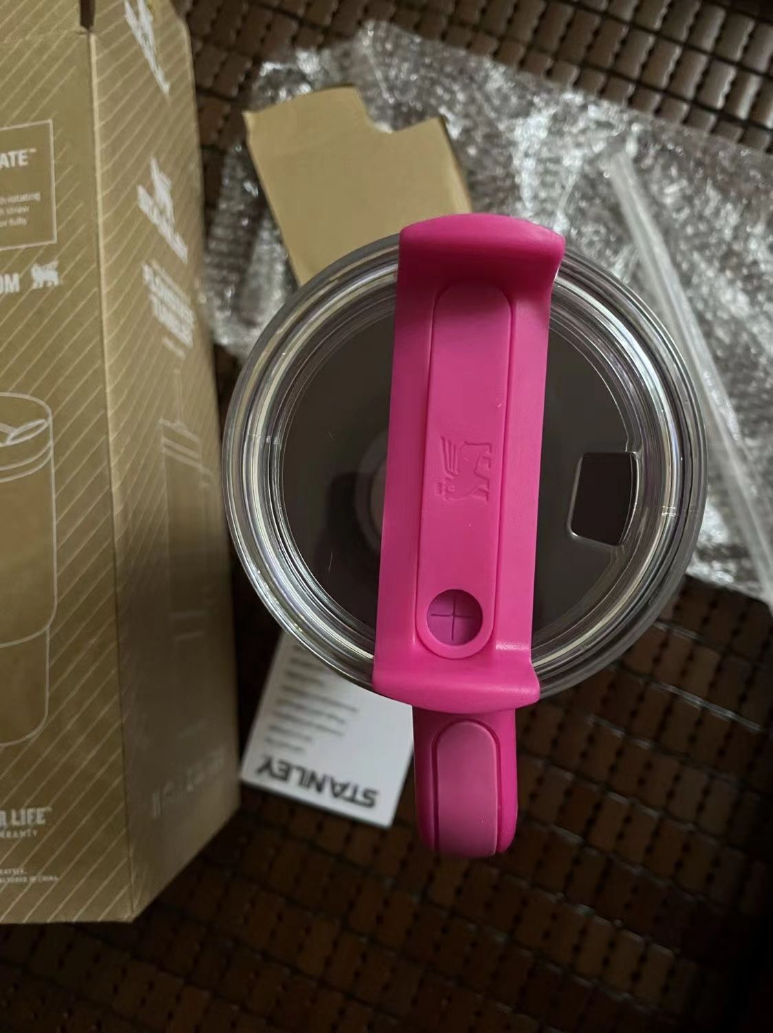 【海外限定】STANLEY スタンレー キティ タンブラー　ストロー付き Stanley スタンレー タンブラー キティ 海外 限定 赤 新品