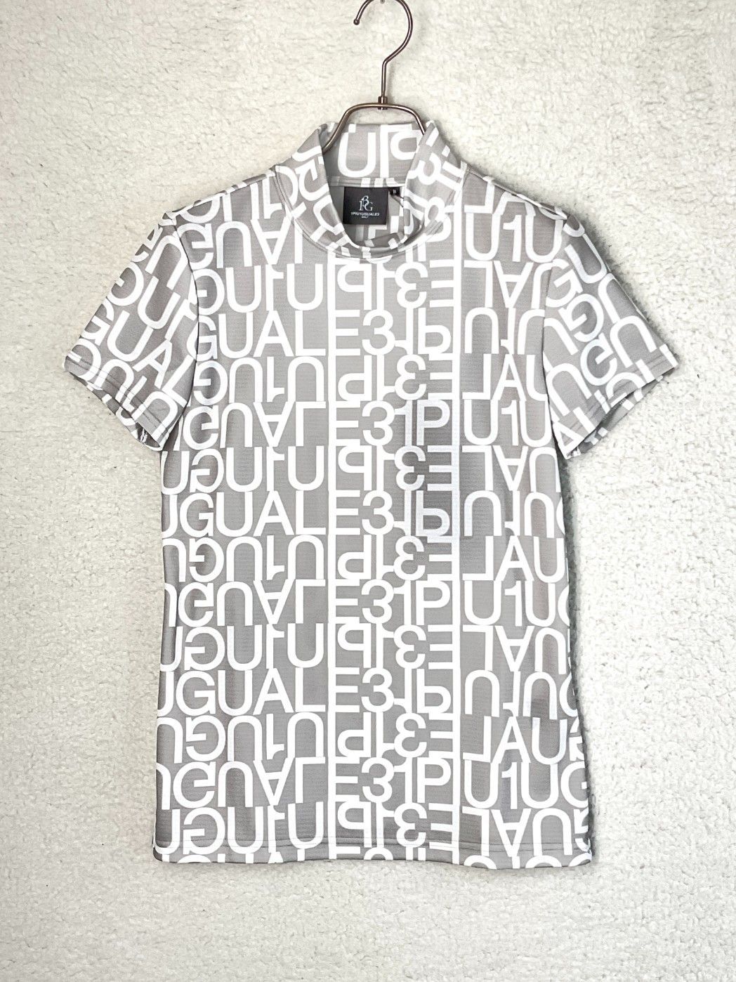 未使用品】1PIU1UGUALE3 GOLF レディーズ ロゴモックネック半袖 未使用品】1PIU1UGUALE3 GOLF レディーズ ロゴモックネック半袖