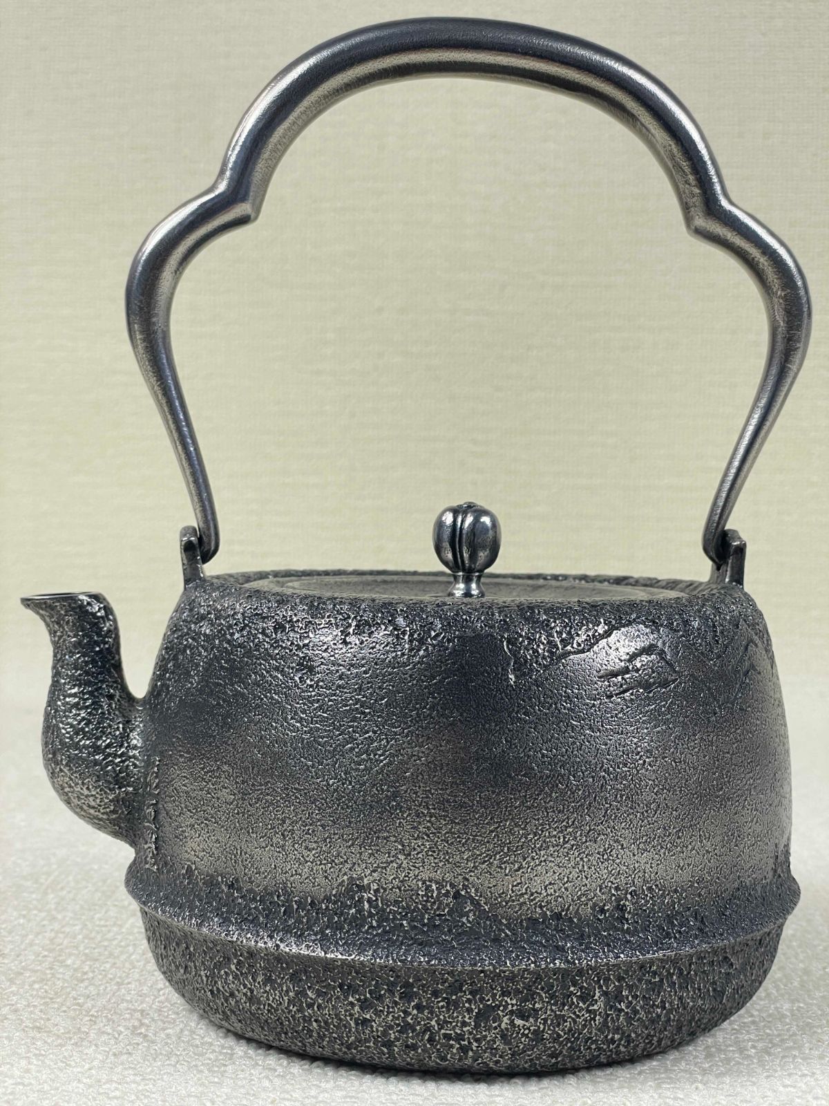 雨宮宗作 鉄瓶 純砂鉄 日本伝統工芸 茶道具 インテリア 美術工芸品 H22 A4