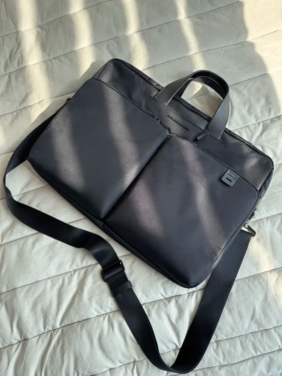 MANDARINA DUCK(マンダリナダック) ブリーフケース 出品