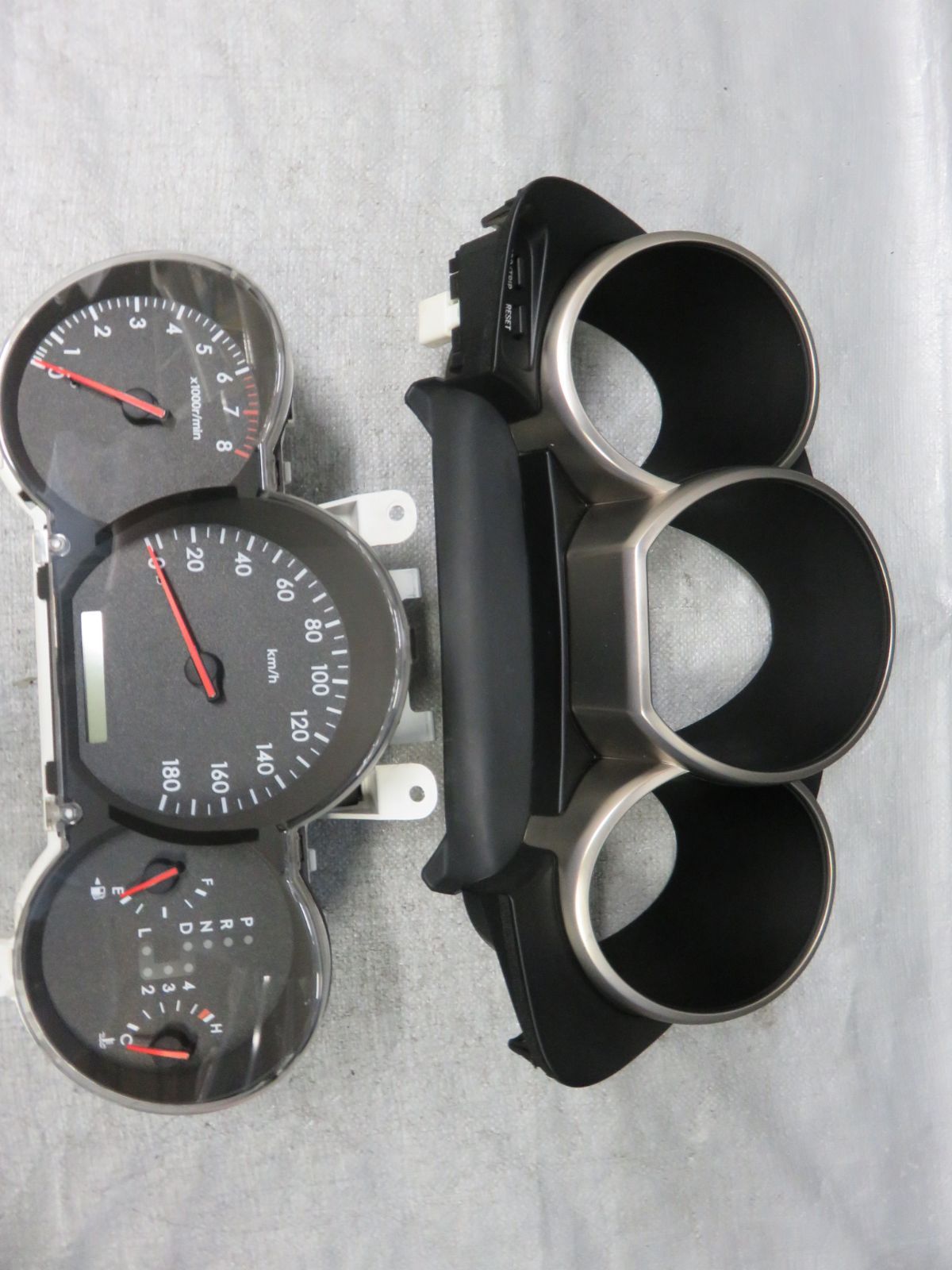 STD7079 トヨタ ソアラ UZZ40 後期 純正スピードメーター タコメーター83800-24100 メーターフード55404-24060 走行距離 100275km