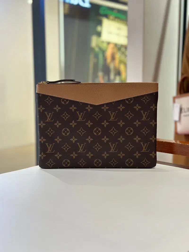 クラッチバッグ