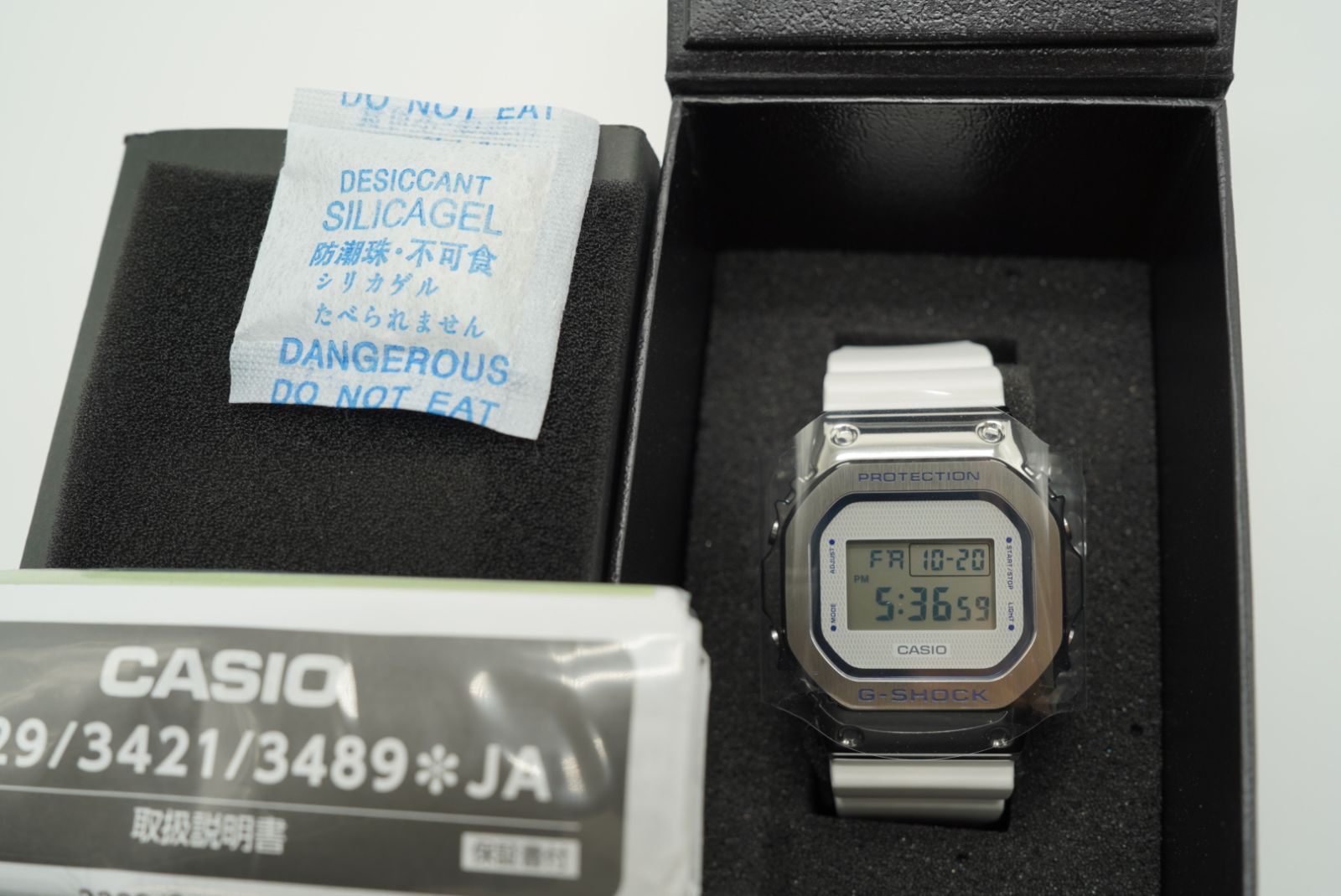 カシオ　Gショック　GM-5600LC-7JF 未使用品 gm-5600lc-7jf-f.jpg