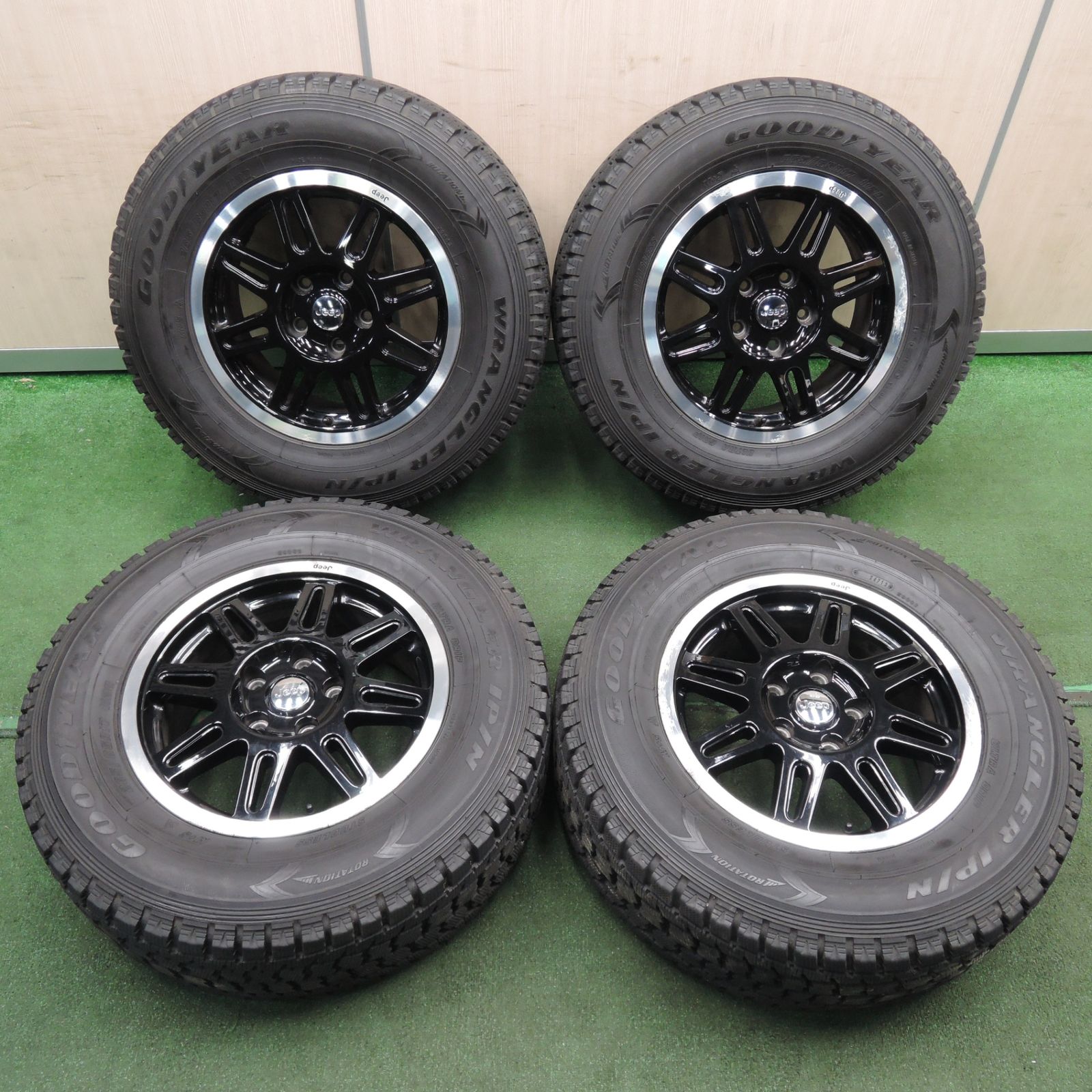 バリ溝 キレイ 8.5分 スタッドレス 265/65R17 ブリヂストン ブリザック 