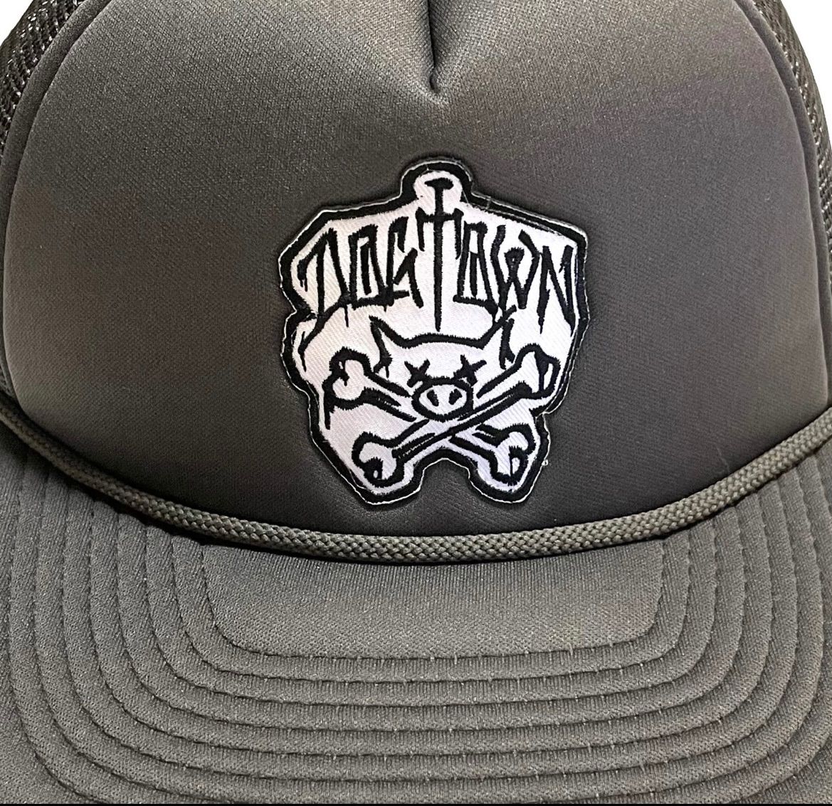 DOGTOWN Pig and Bones Patch メッシュキャップ(新品) - メルカリ
