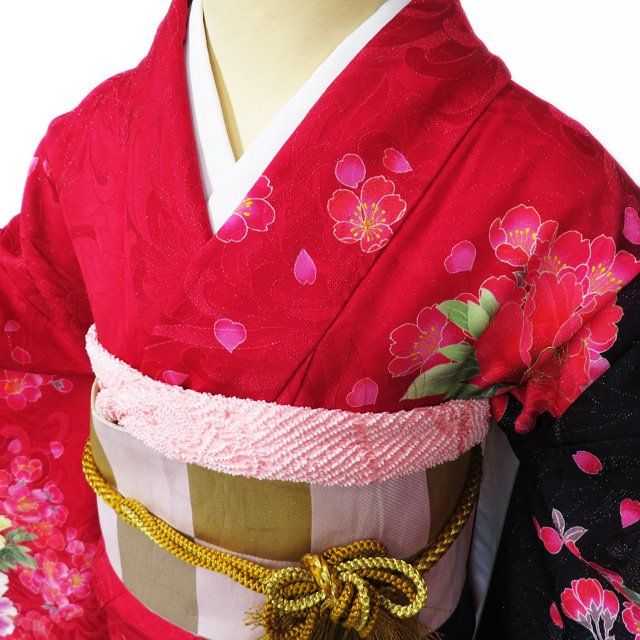 豪華 桜の花模様 赤 黒 金彩 銀 金通し 袷 正絹 振袖・襦袢セット 12 振袖 襦袢 2点 セット 着物 中古 花模様 牡丹 桜 地模様 銀通し