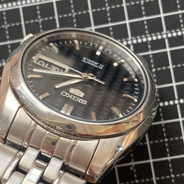 G0112I10 可動 SEIKO セイコー5 7S26-01VO ブラックロゴ柄 